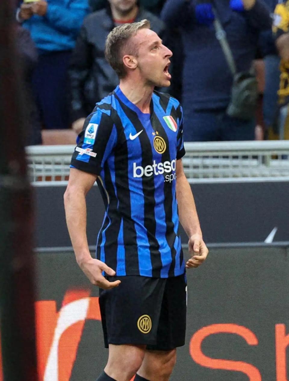 包含国际米兰锋线进攻全面升级,目标击败拜仁捧起欧冠奖杯的词条 包含国际米兰锋线进攻全面升级,目标击败拜仁捧起欧冠奖杯的词条