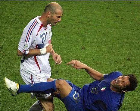 深刻对决！比赛中的精彩瞬间令人目不转睛的简单介绍