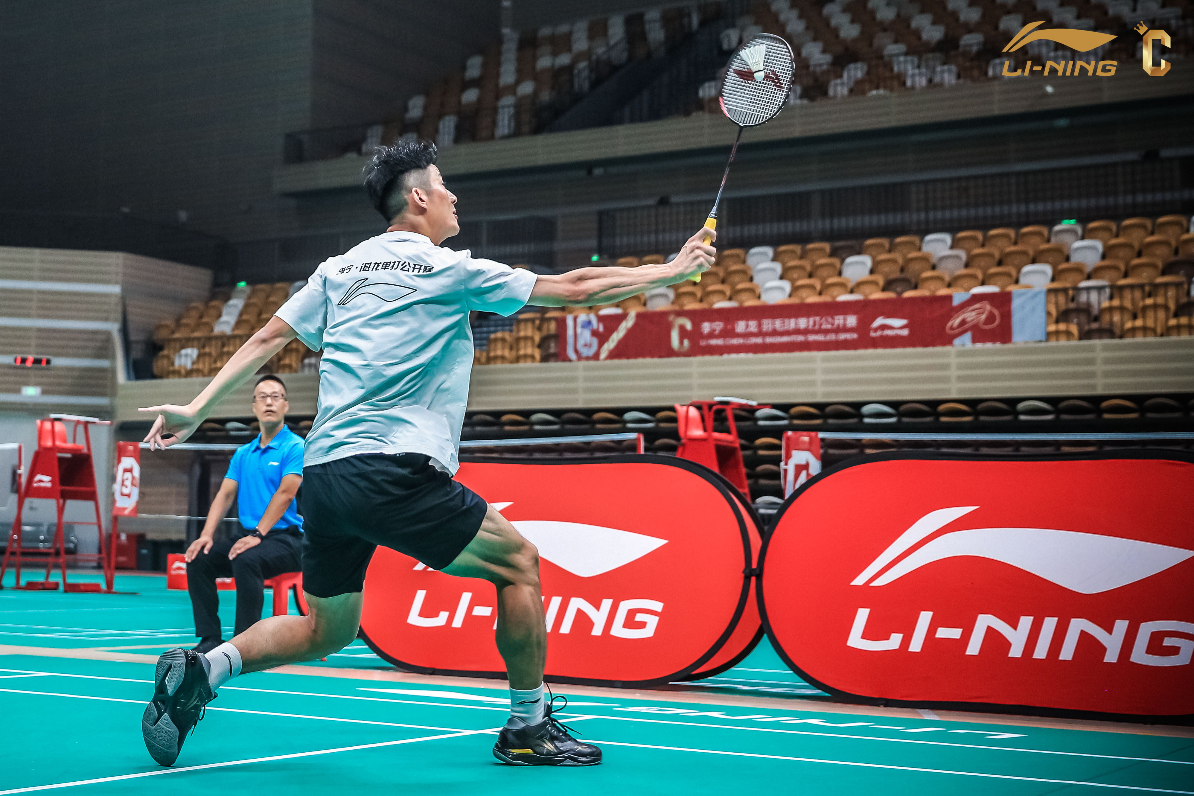 日本羽毛球队完胜中国羽毛球队，谌龙送出助攻