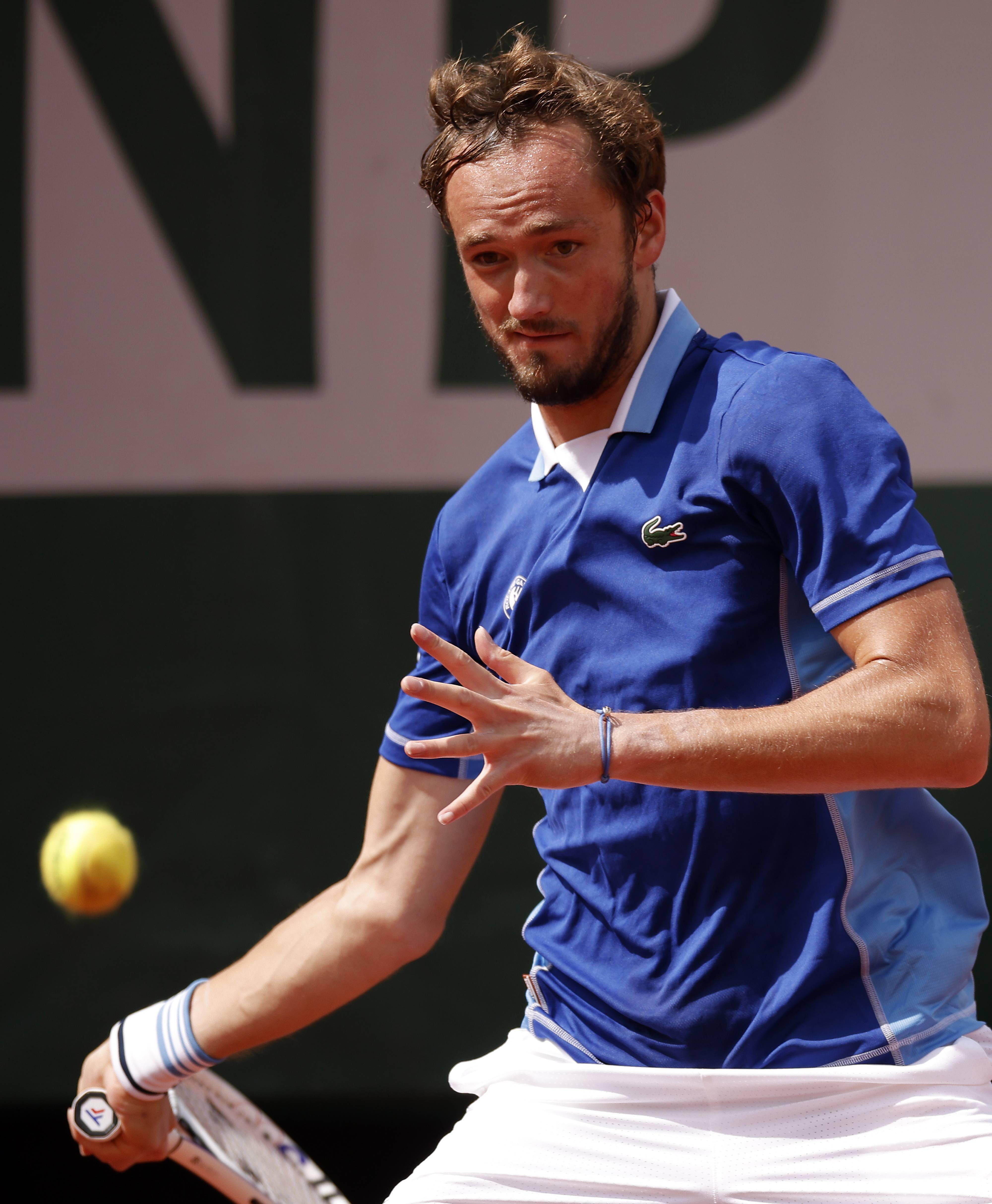 关于法国网球队绝地反击英国网球队,梅德韦杰夫高光表现的信息 关于法国网球队绝地反击英国网球队,梅德韦杰夫高光表现的信息