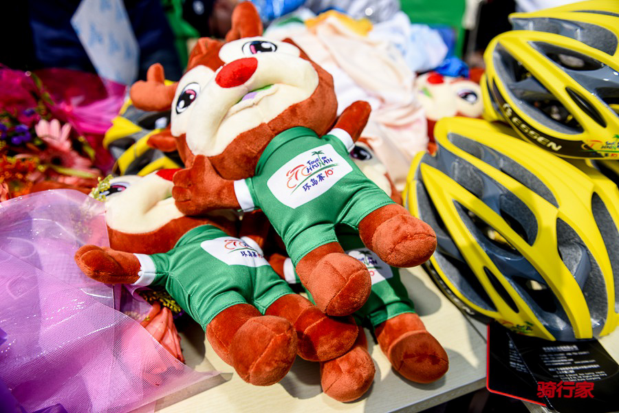 瓦朗谢纳主场大胜,球迷高唱胜利进行曲 瓦朗谢纳主场大胜,球迷高唱胜利进行曲