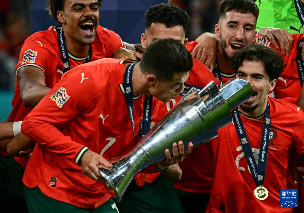 葡萄牙队在排球比赛中取得胜利 葡萄牙队在排球比赛中取得胜利