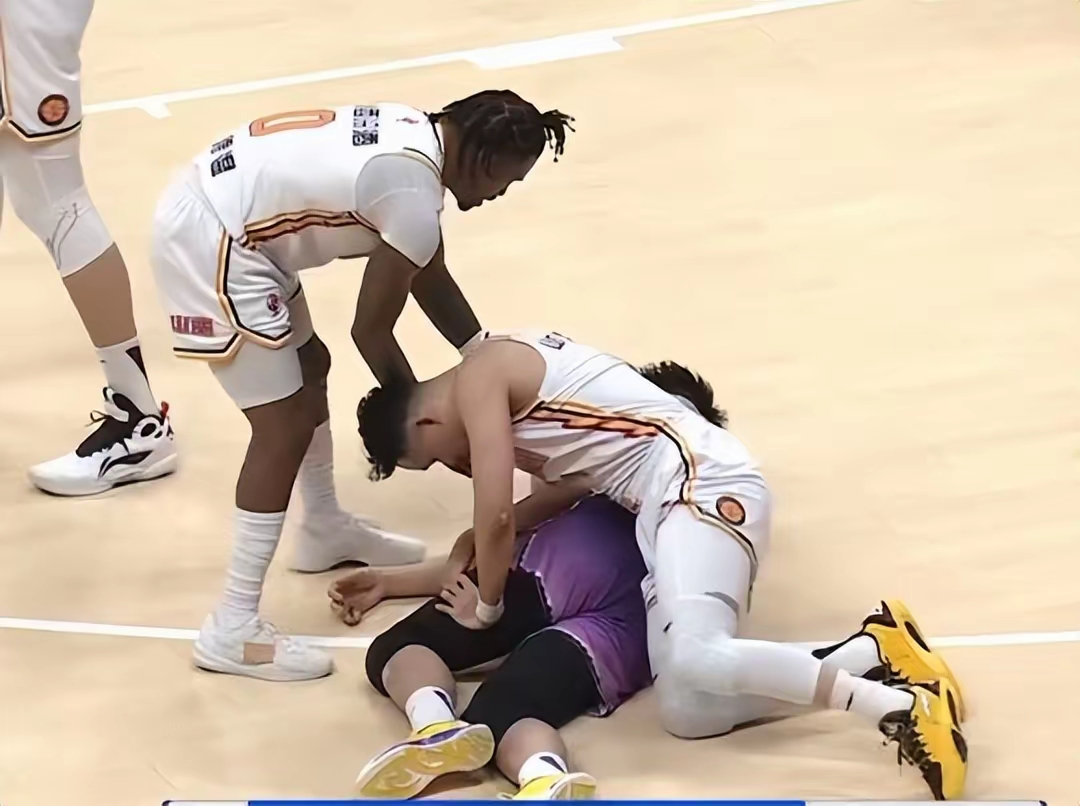 河南男篮客场负于山西队,遭遇困境 河南男篮客场负于山西队,遭遇困境