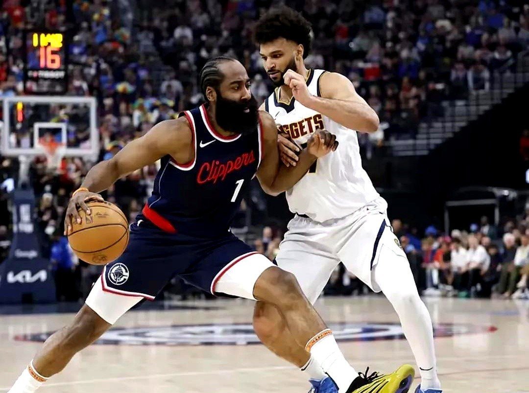 快船战胜掘金继续保持领先