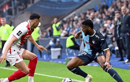 包含华德福德客场平局，稳固中游位置的词条