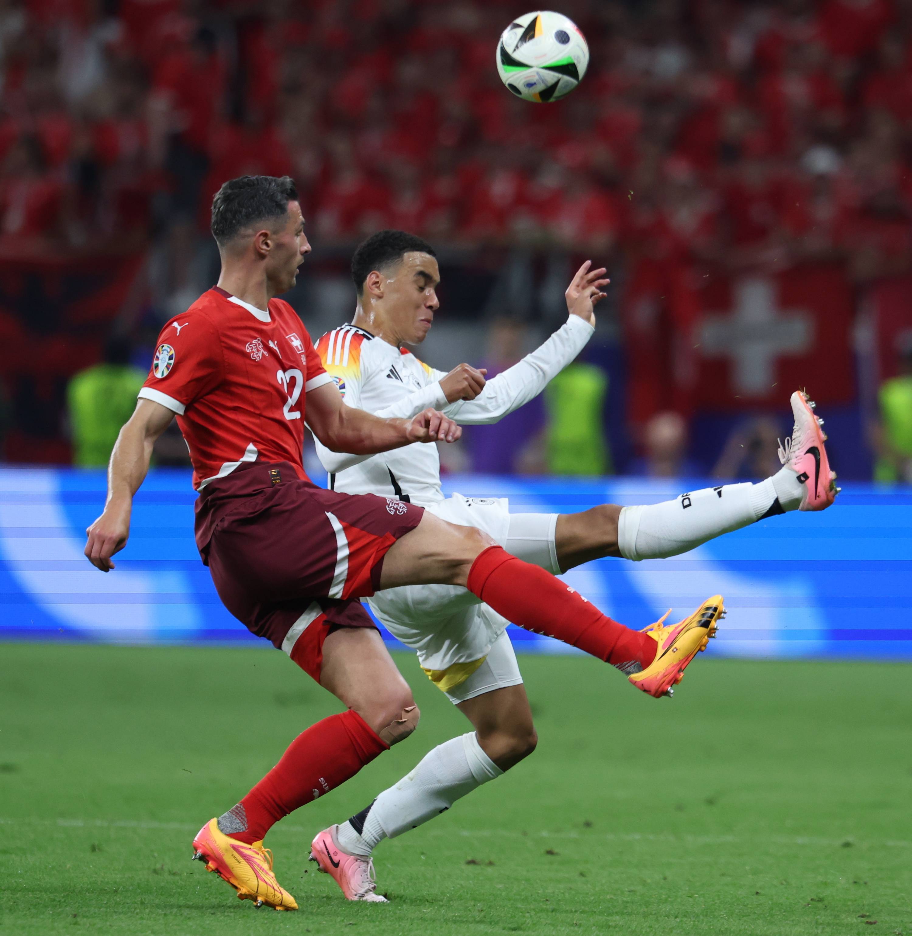 关于瑞士队在欧预赛中取得不俗成绩的信息