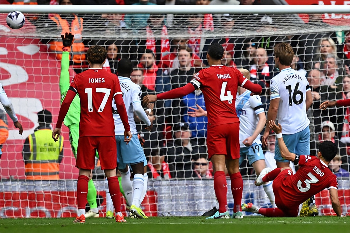 包含阿森纳客场告捷，英超球队状态持续回升的词条