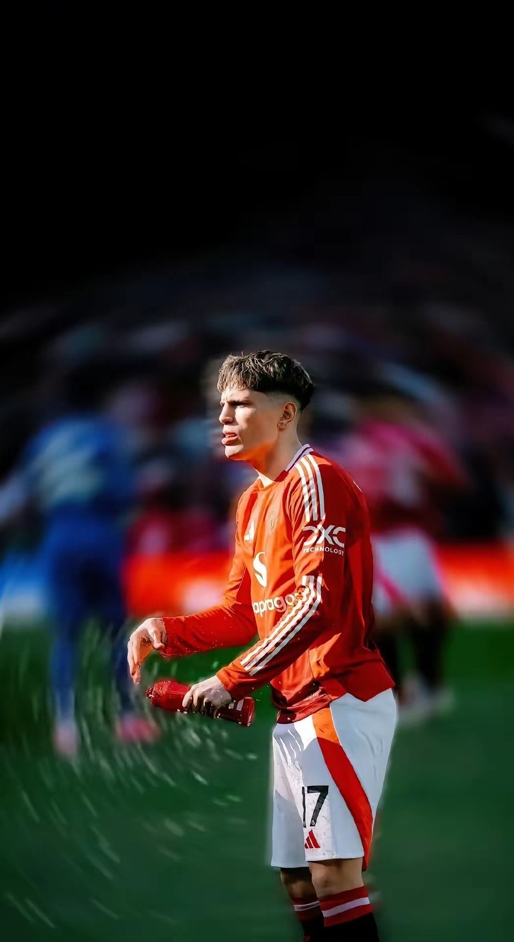 曼联逆转战胜对手，球迷欢呼不已