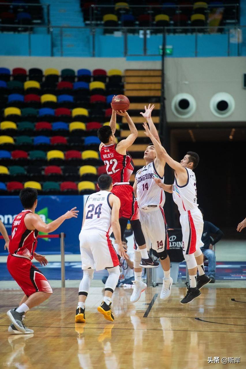 马刺轻取广州队，易建联关键制胜