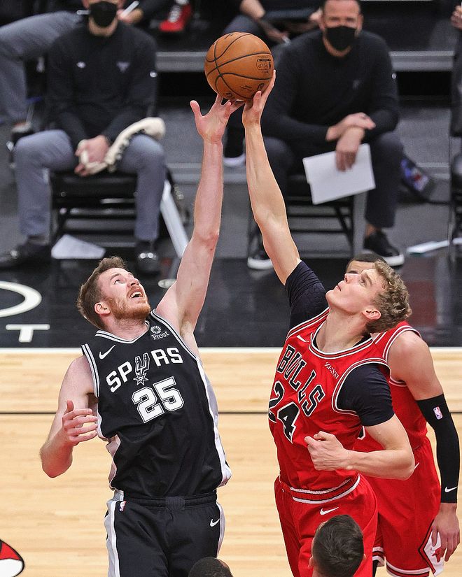 开云平台-威廉姆斯险胜迈凯伦，皮亚斯特里统治全场