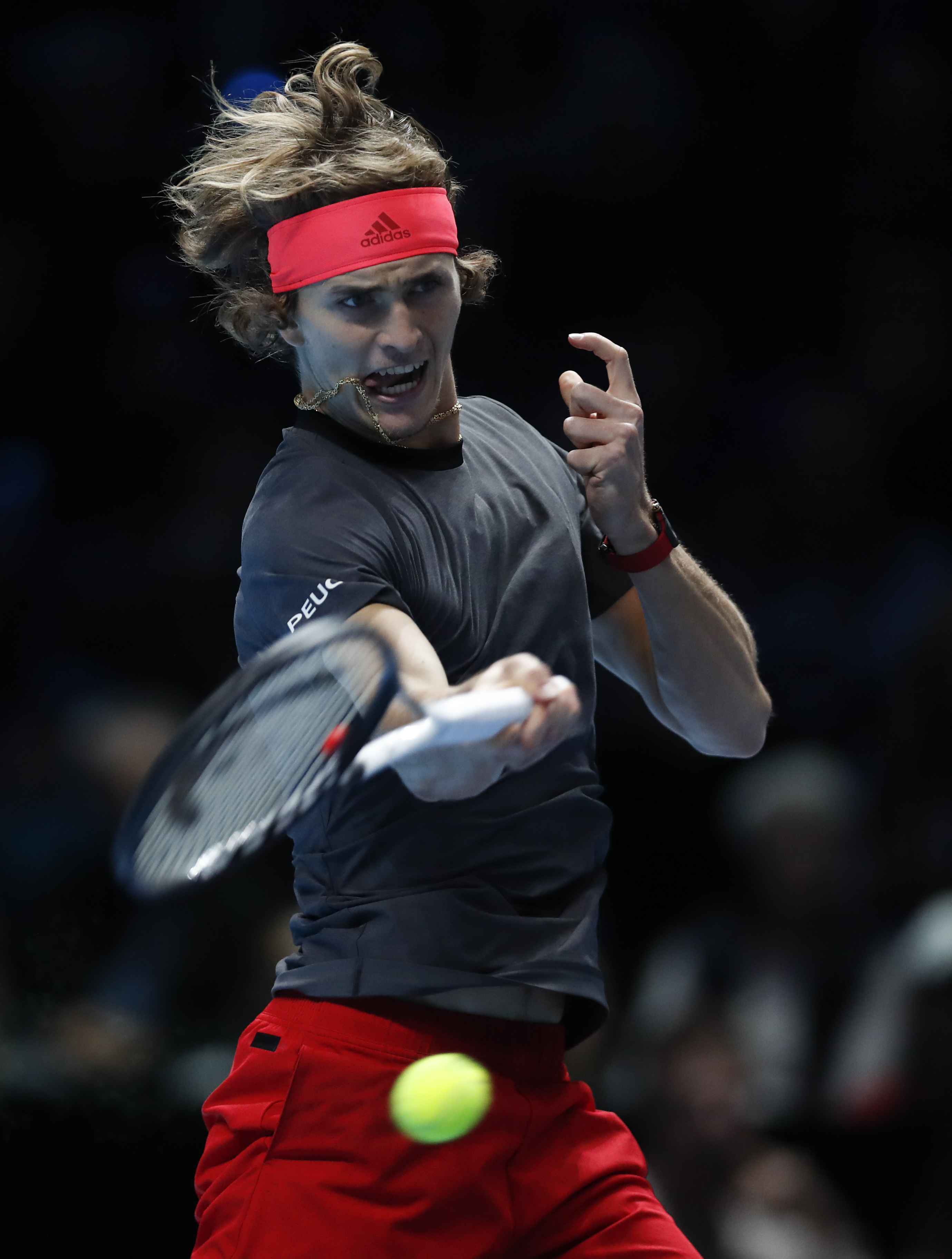 包含戴维斯杯鏖战ATP总决赛，兹维列夫统治全场的词条