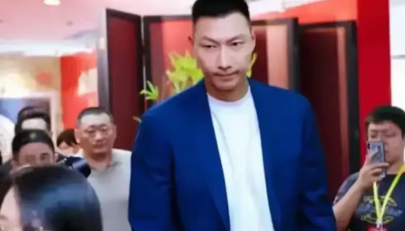 开云APP-深圳队横扫灰熊，易建联状态火热的简单介绍