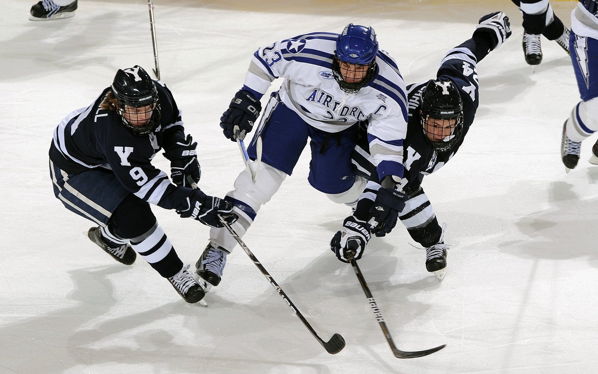 奥亚尔萨瓦尔末节接管比赛,拜仁决胜局客场险胜尼斯