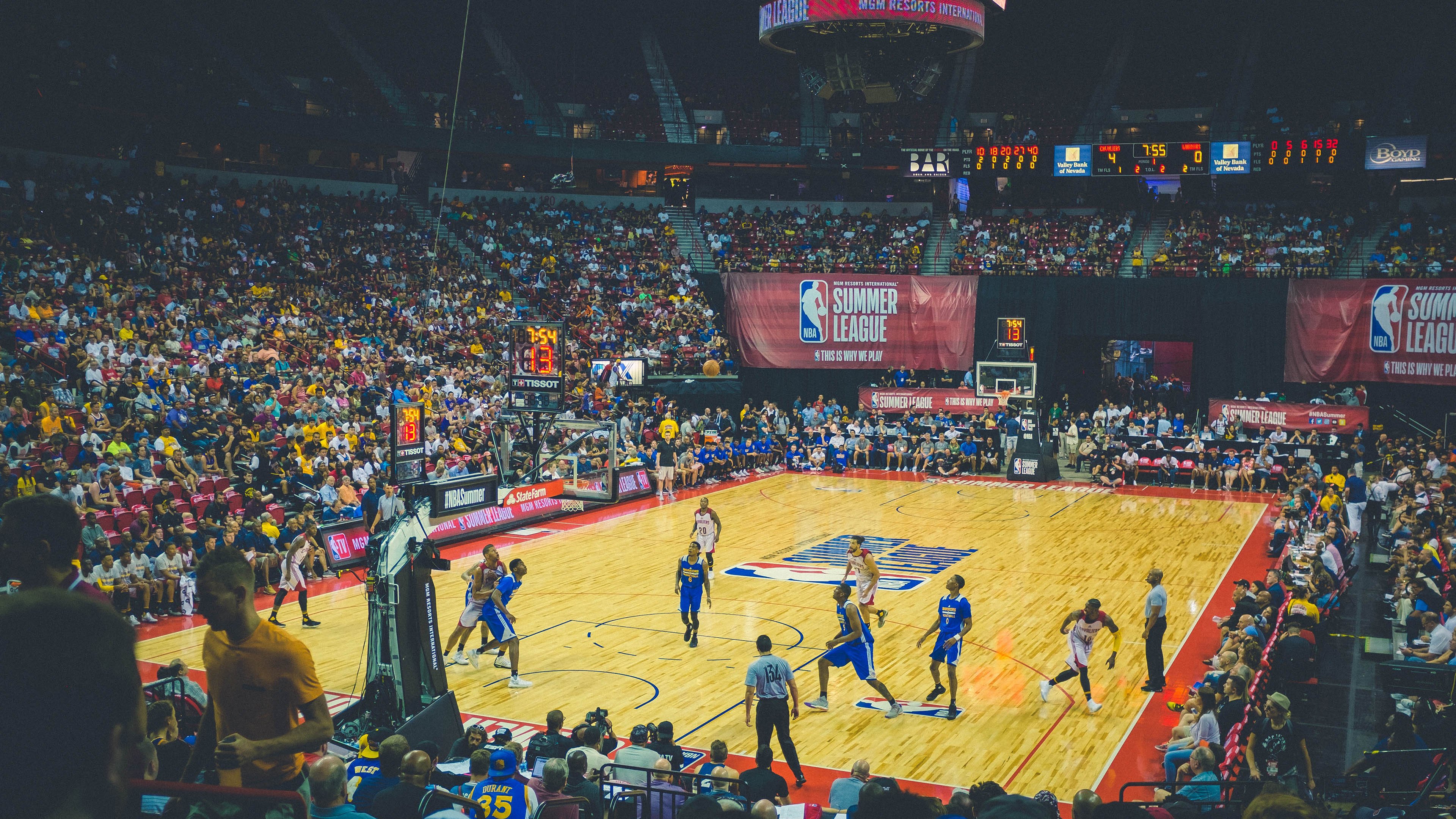 绿茵场与硬木地板的交响,当德甲争冠夜遇见塔图姆的全程高能